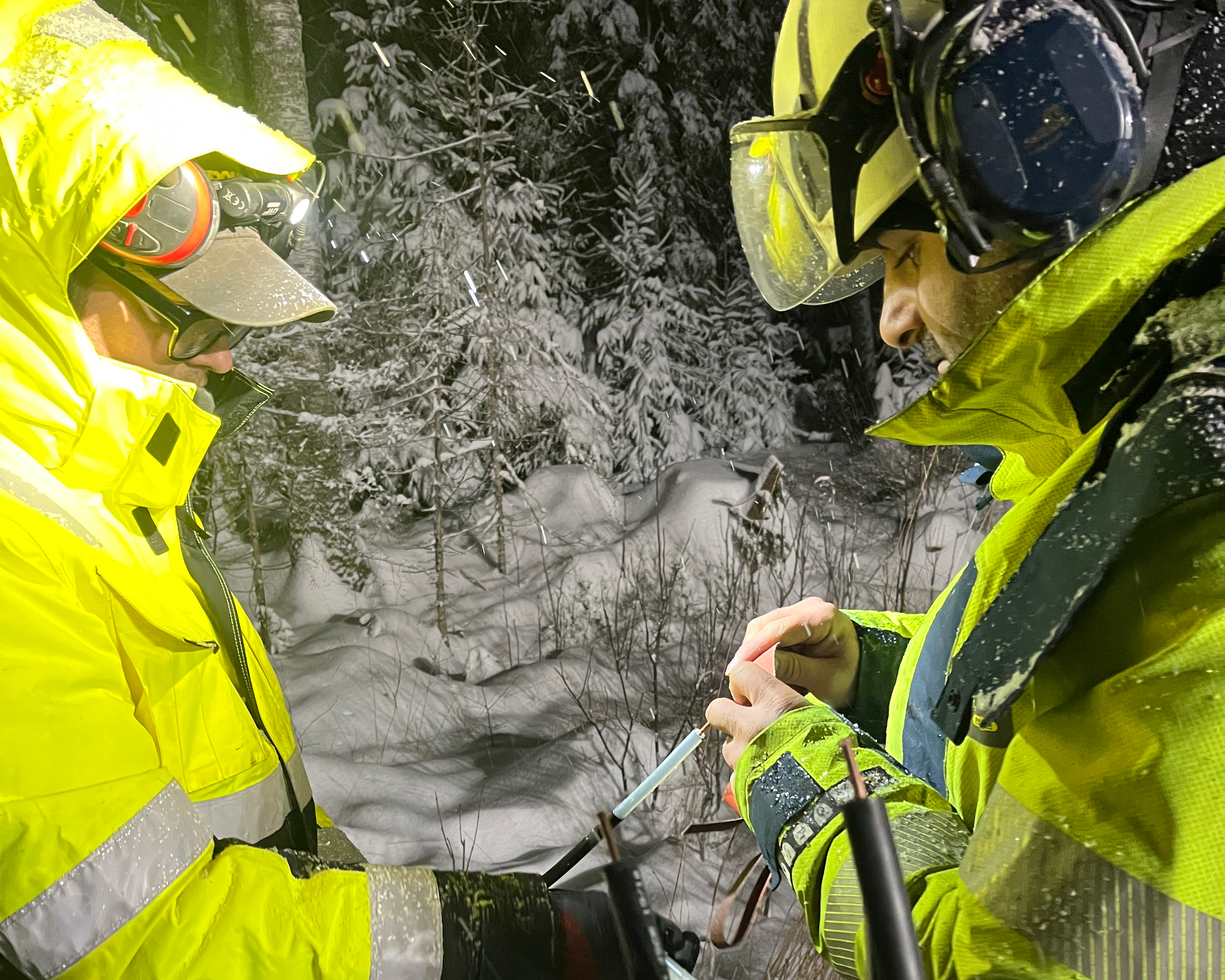 Två eldistributionstekniker lagar elkopplingar