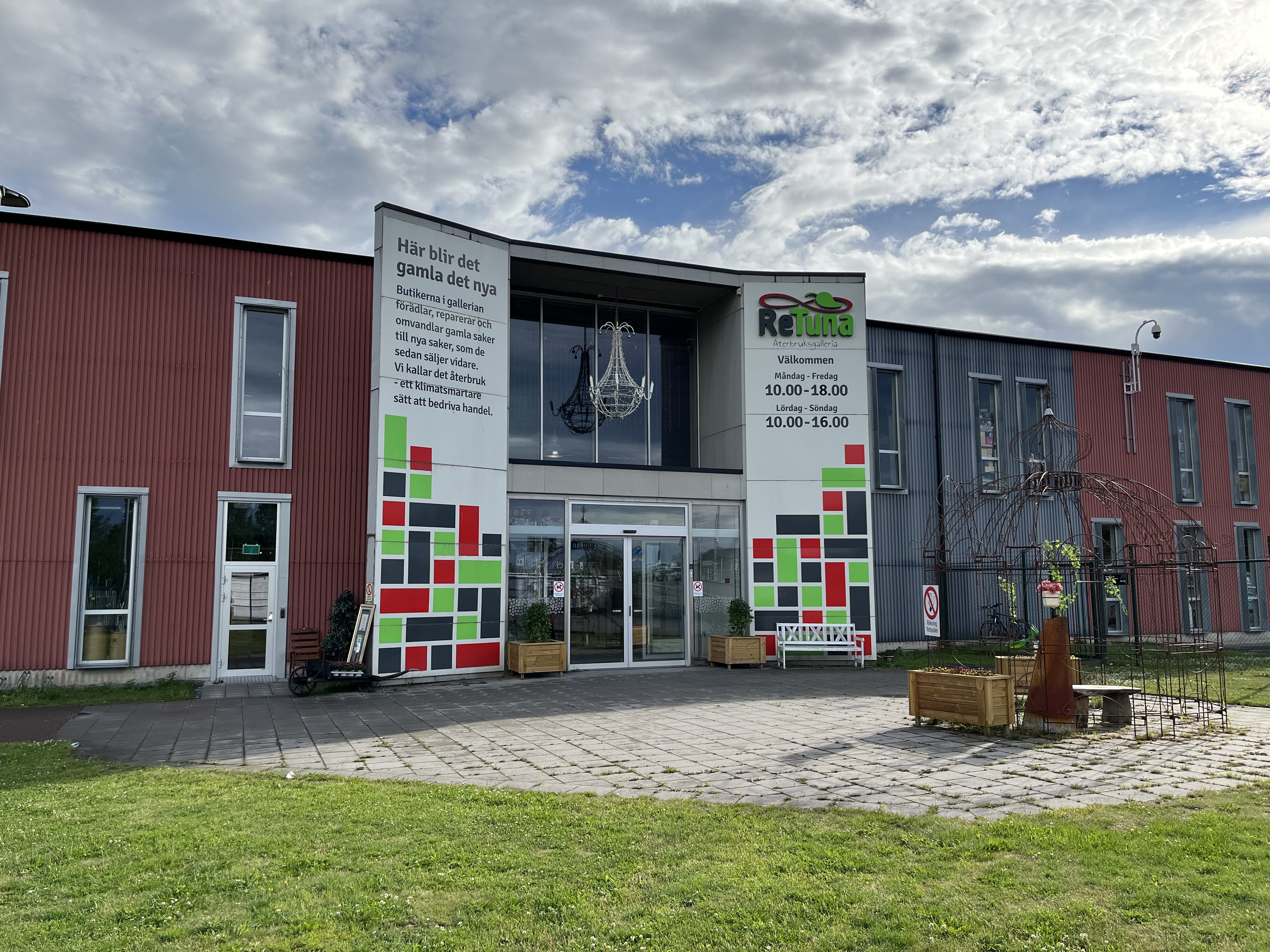 ReTuna Återbruksgallerias entré