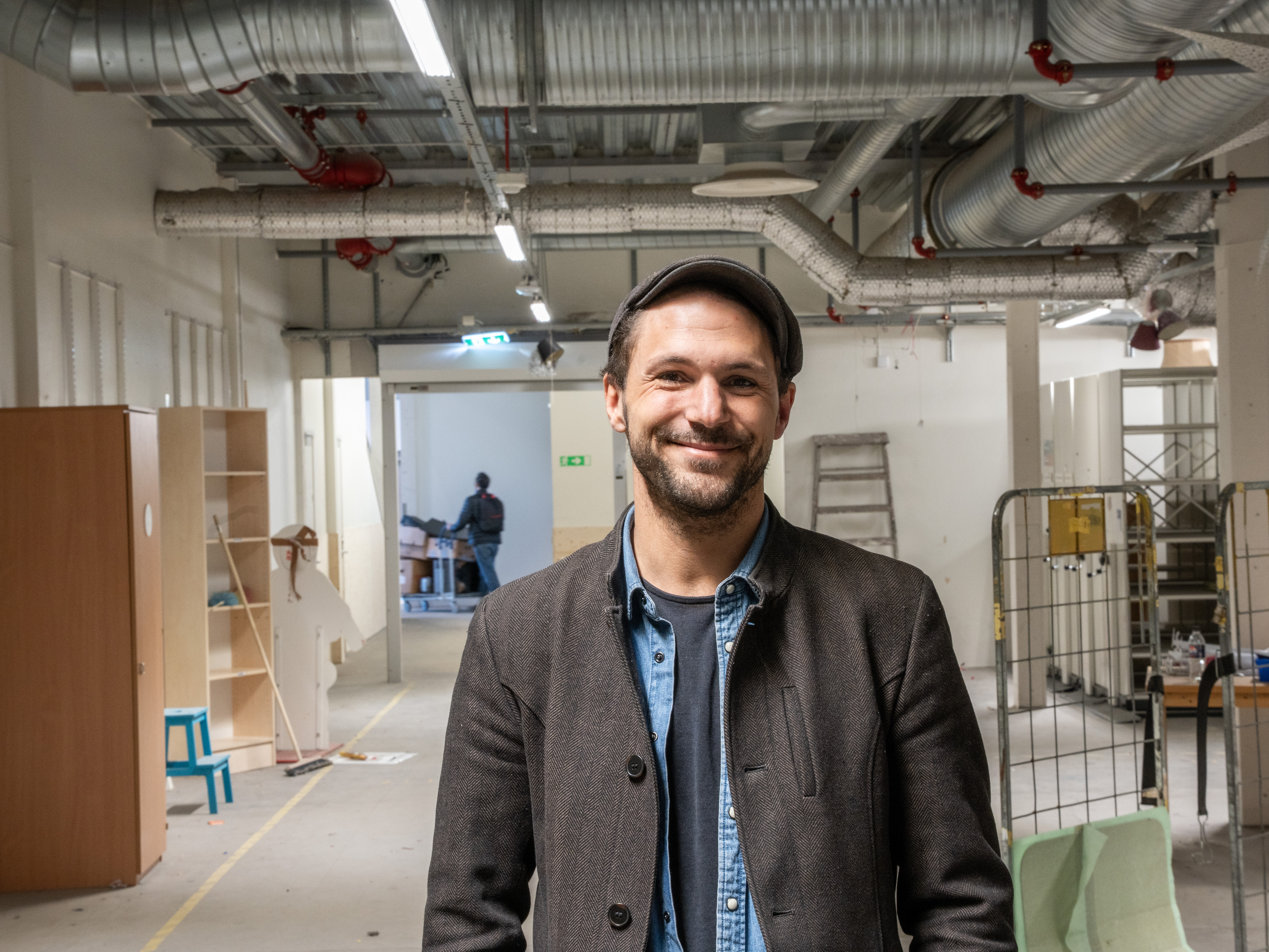 Pelle Holst i Återbyggets butikslokal på ReTuna