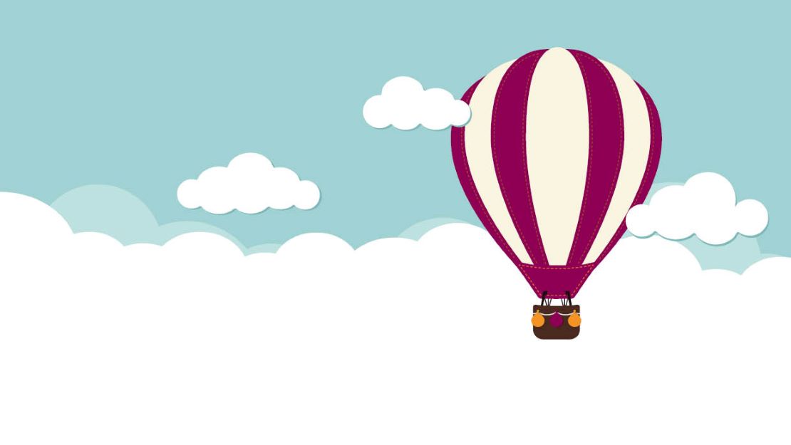 Tecknad luftballong bland vita moln.