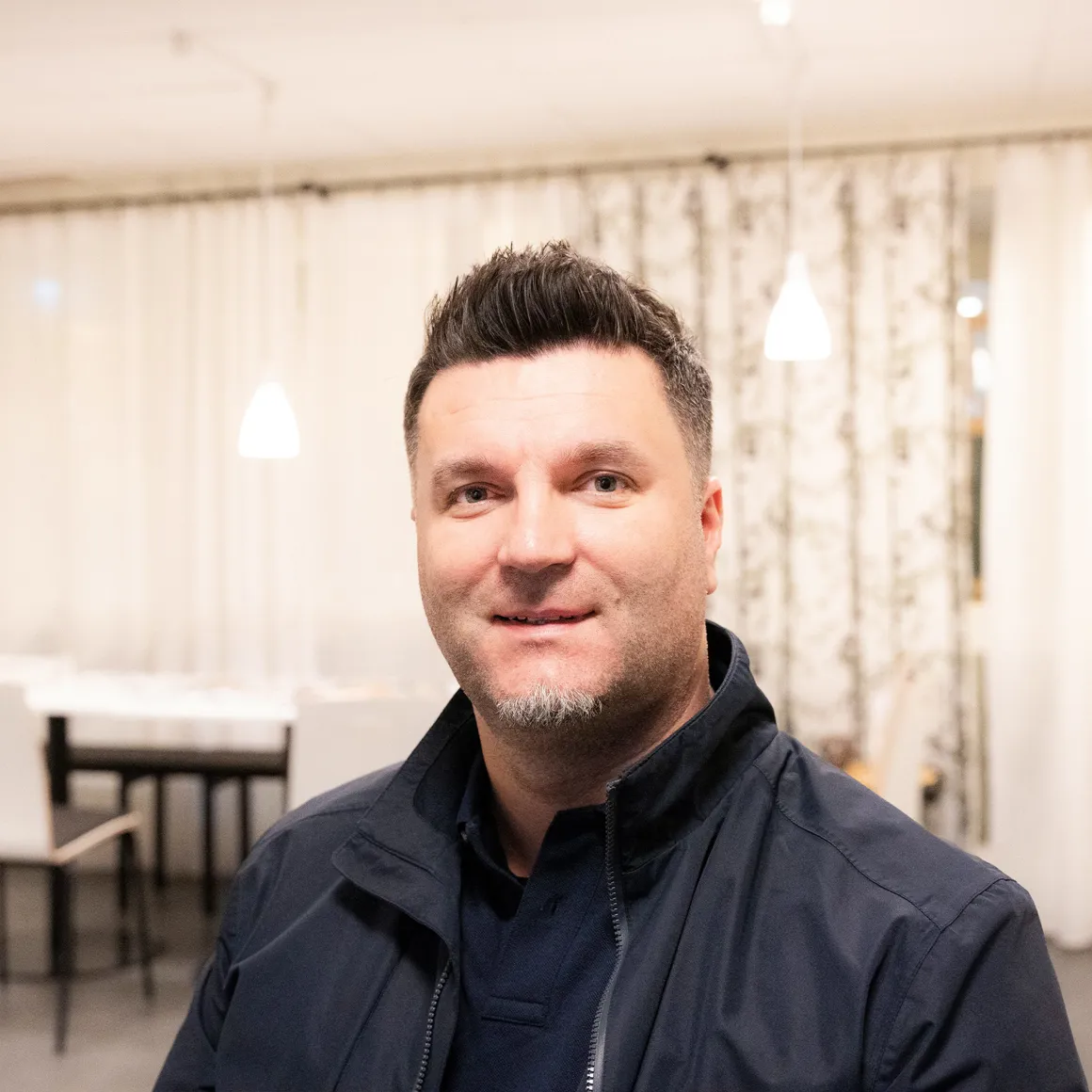 Porträtt av Nermin Ljubijankic, utesäljare